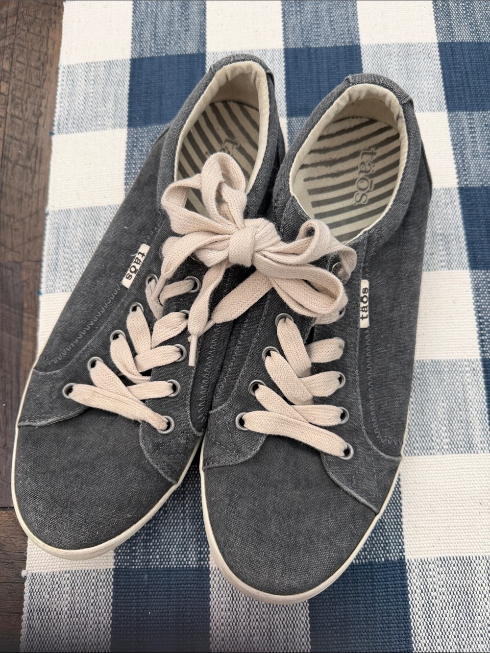 Taos Footwear Women's Charcoal Canvas Sneakers with Cream Laces